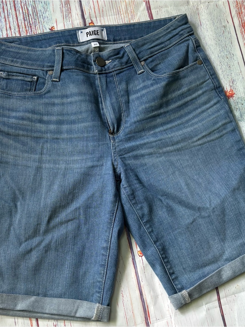 Paige Jax Knee Shorts. Size 30